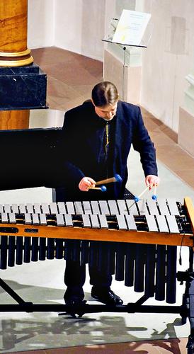 Schlaginstrumente wie hier das Vibrafon, mit künstlerischem Können durch AndreasVoigt zum Klingen gebracht. Foto: Ruth Weitz