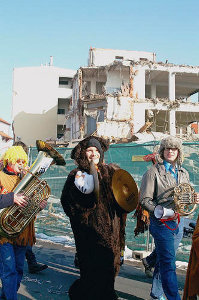 Tierische Krachmacher: Die Virtuosen des Musikvereins Edelweiß legen sich mächtig ins Zeug. Es sind dies Herbert Brauner, Martin Matyssek und Johannes Sommer, d. Webmaster Foto: Andreas Göbel