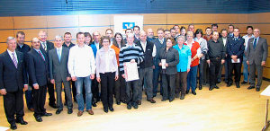 Über Spenden von insgesamt 16 600 Euro freuten sich Vertreter aus 25 Vereinen, Verbänden, Schulen und kirchlichen Einrichtungen aus dem Landkreis Miltenberg. Foto: Manfred Seemann